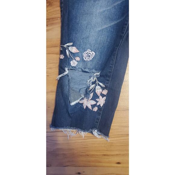 New York & Company Soho jeans boyfriend embroidered cut off crop jeans size 8 - Picture 2 of 6